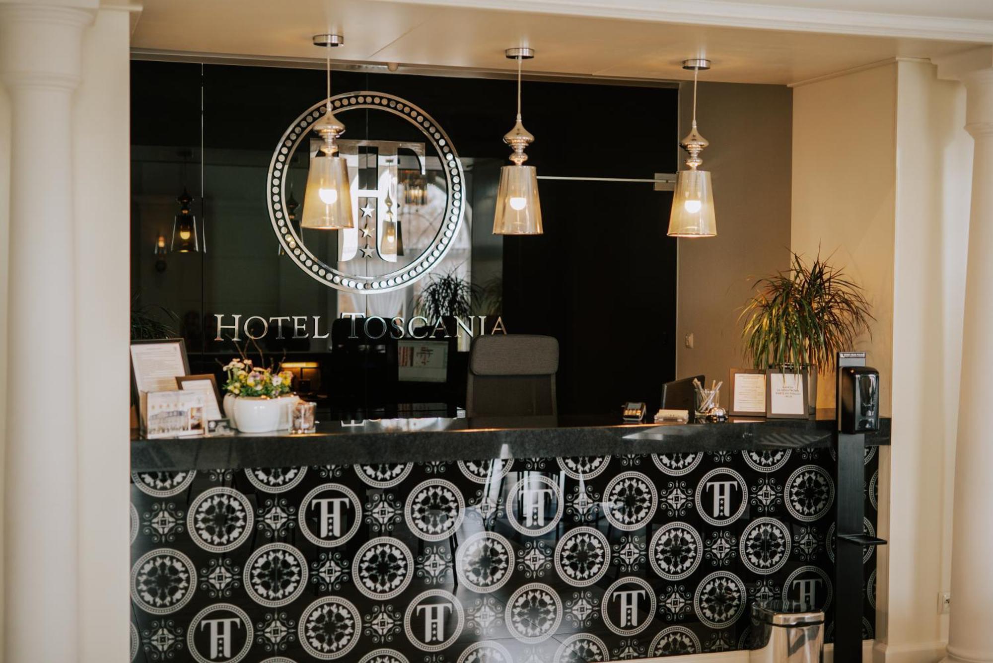 Hotel Toscania Wloszakowice Экстерьер фото